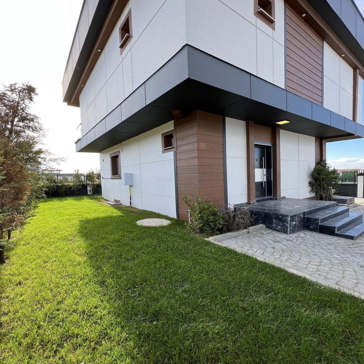 Beylikdüzü'nde Deniz Manzaralı Sosyal Alanlı Keyifli Bir Villa!