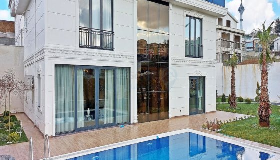 Büyükçekmece'de Akıllı Ev Sistemli Deniz Manzaralı Villa - Füme
